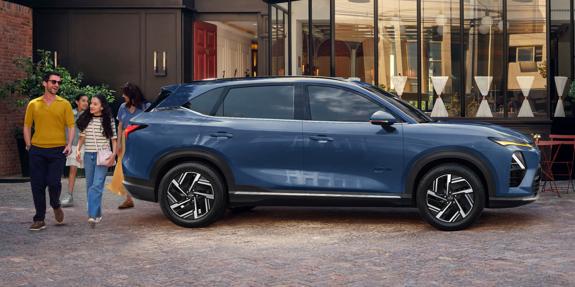 Chevrolet Captiva PHEV estacionada en entorno urbano