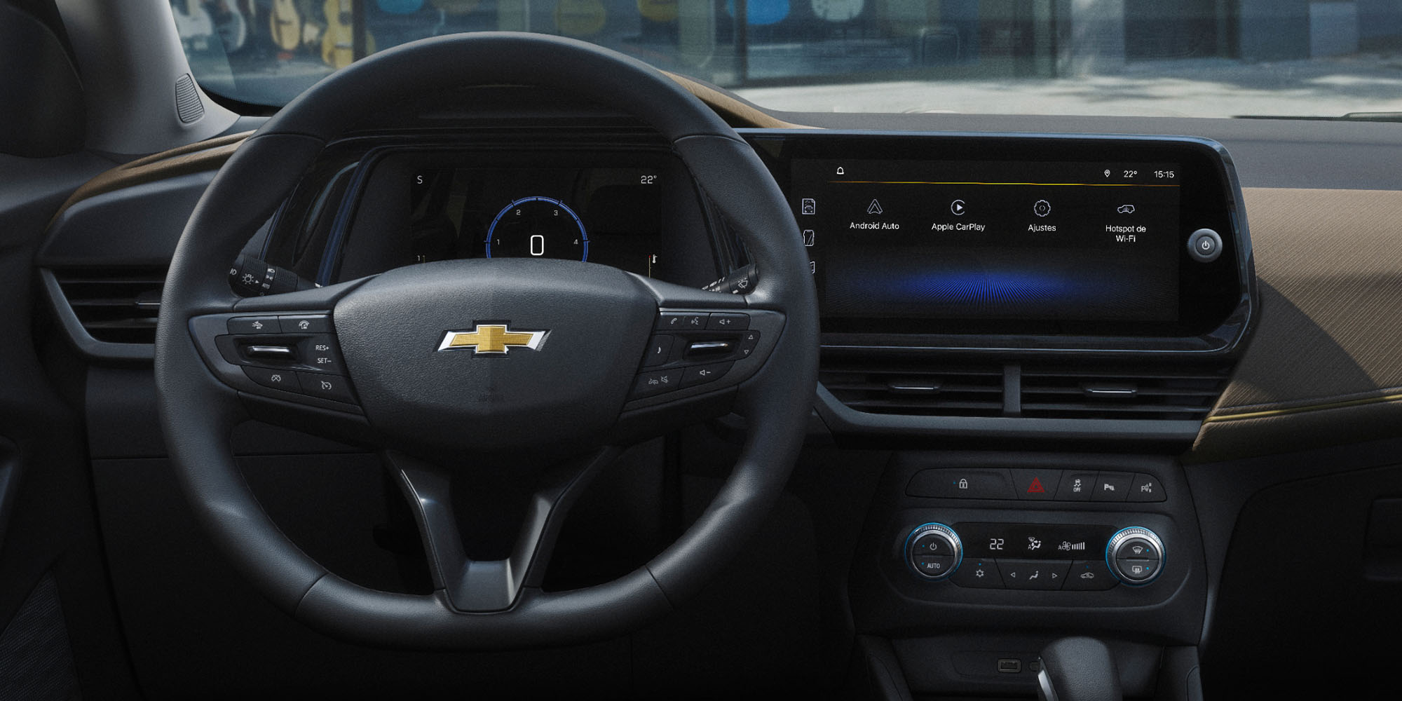 Interior de Chevrolet Tracker Turbo con volante multifunción y pantalla táctil central